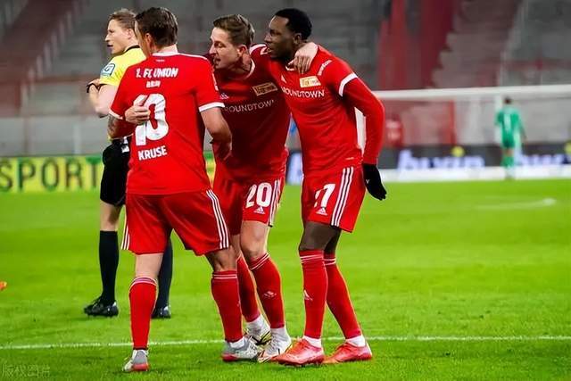 赫尔城主场2-0击败曼联 球迷嘲讽乔·科尔